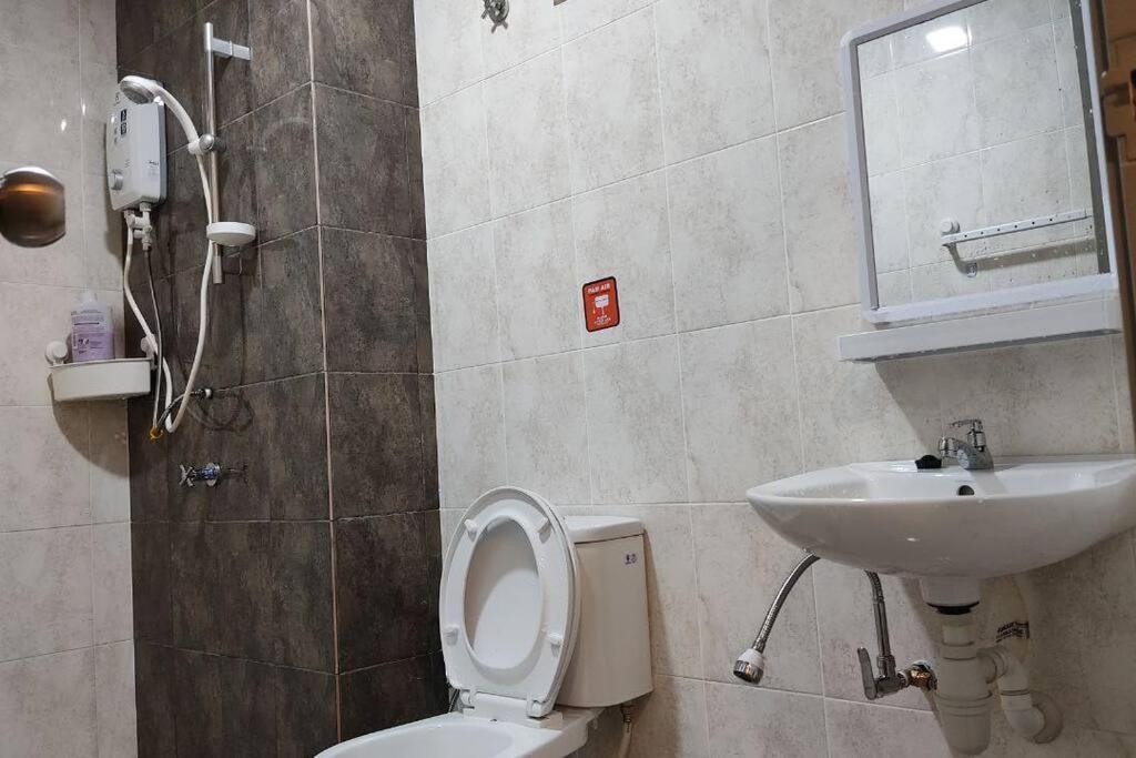 Hidayah Homestay Near Ukm And Ktm Station With High Speed Wifi - Pool & River View Bangi Dış mekan fotoğraf